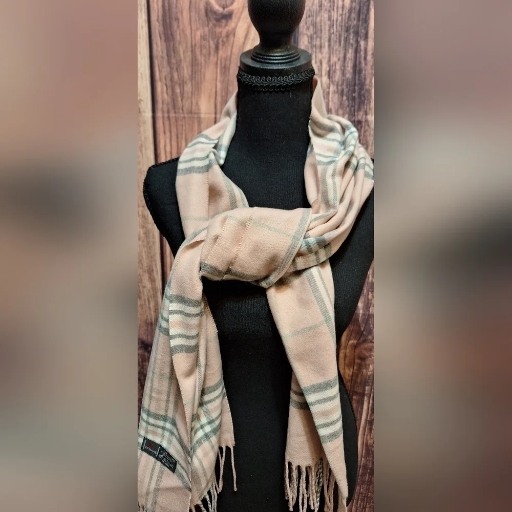 V. FRAAS Light Pink and Gray Checkered Scarf One Size